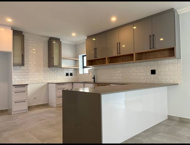 4 BEDROOM HOUSE FOR SALE IN SANDOWN